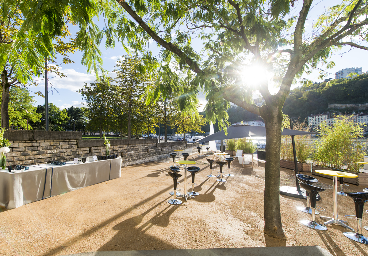 Location terrasse en bord de Saône pour cocktail à L'Embarcadère Lyon