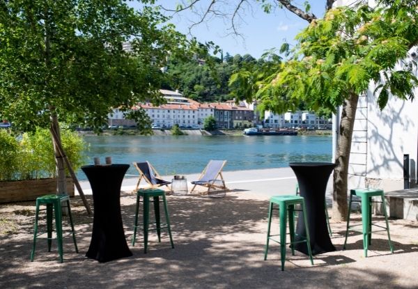 Location De Terrasse Pour Des Cocktails Dinatoires Chaleureux à L'Embarcadere Lyon