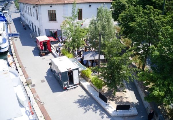 Location De Terrasse Pour Des Déjeuners Agréables à L'Embarcadère