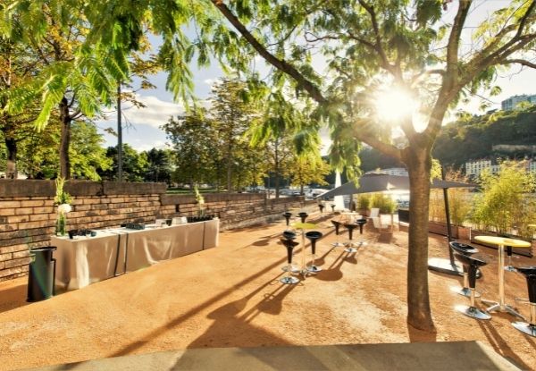 Location De Terrasse Pour Des Cocktails Festifs à L'Embarcadère